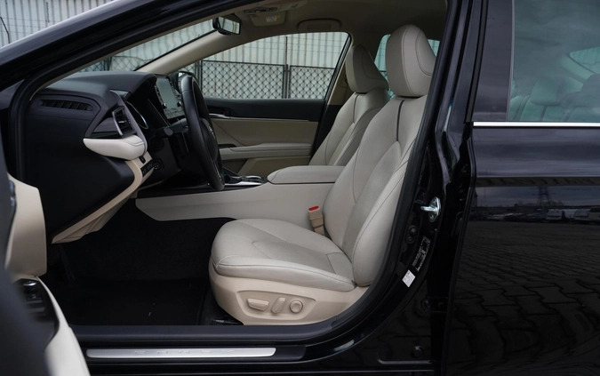 Toyota Camry cena 192605 przebieg: 1, rok produkcji 2024 z Janikowo małe 254